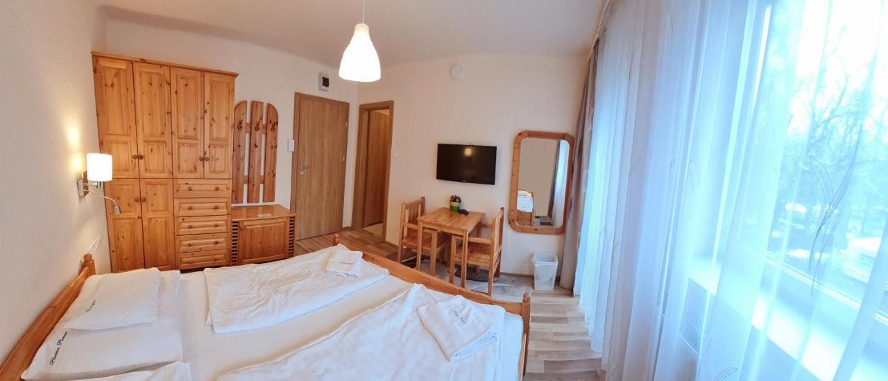 Hotel Platan Panzio à Dobogoko Extérieur photo