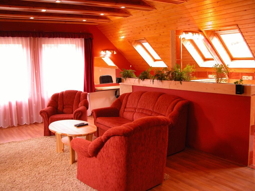 Hotel Platan Panzio à Dobogoko Extérieur photo