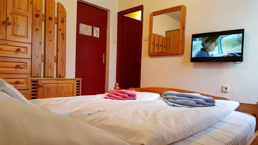 Hotel Platan Panzio à Dobogoko Extérieur photo