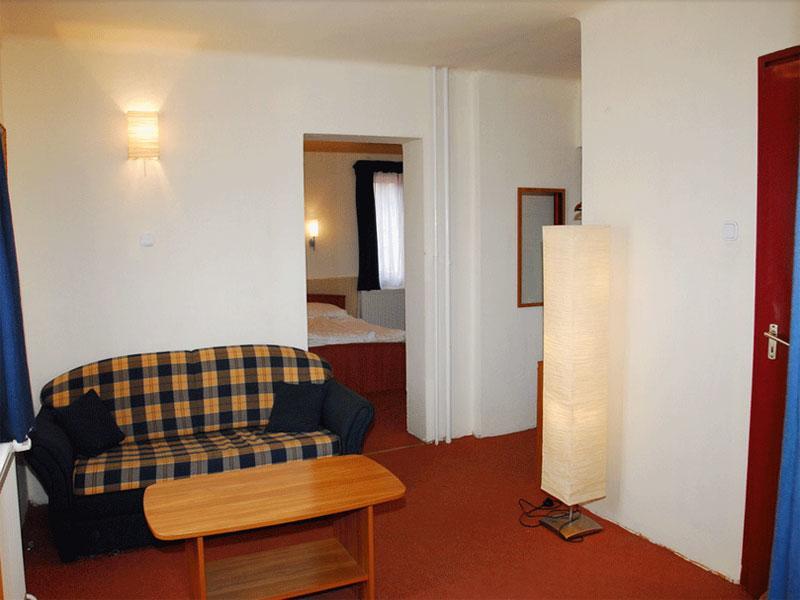 Hotel Platan Panzio à Dobogoko Extérieur photo